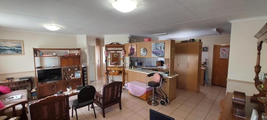 2 Bedroom Property for Sale in Langenhovenpark Free State